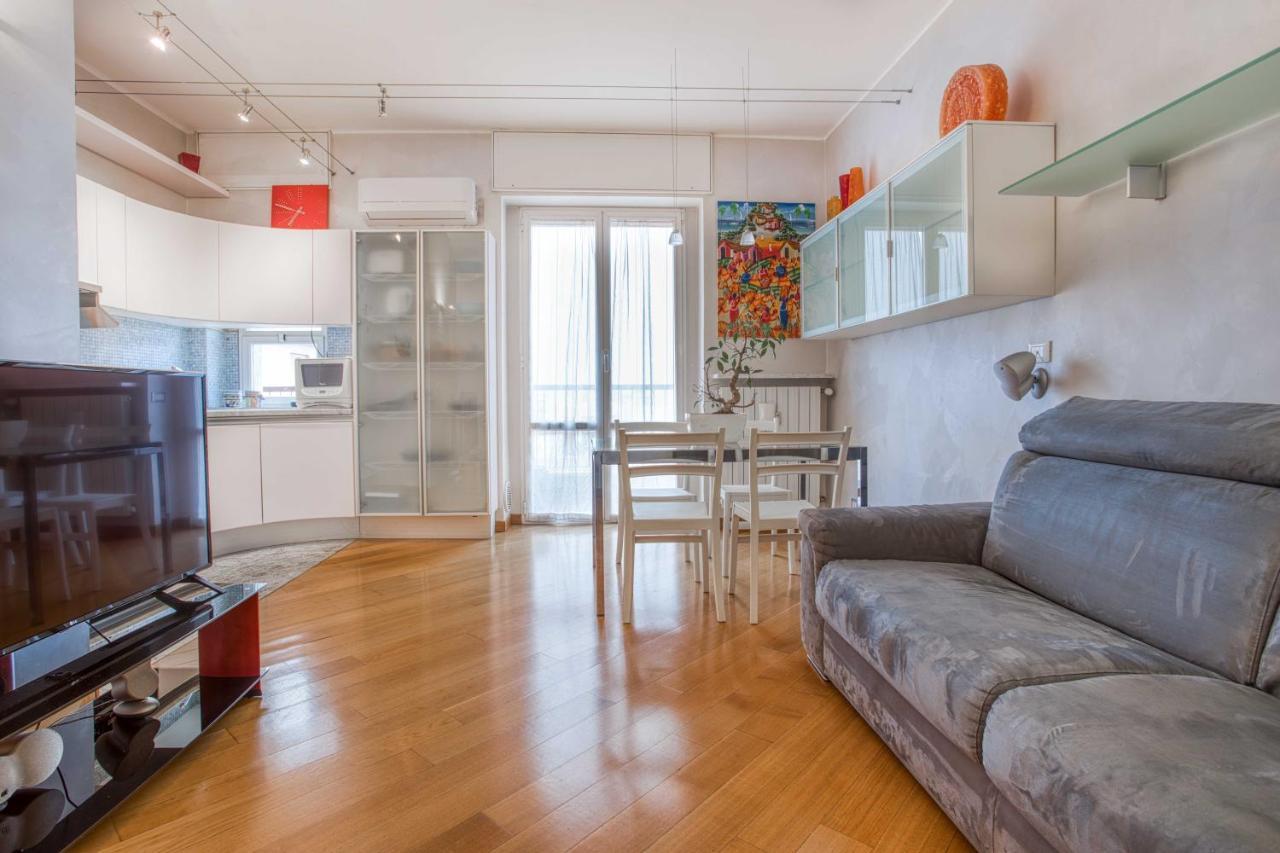 Apartment Joivy Vibrant Flat With Balcony
