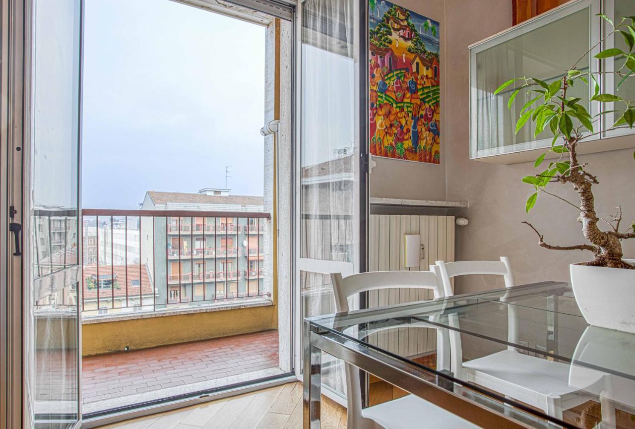 Apartment Joivy Vibrant Flat With Balcony Mailand