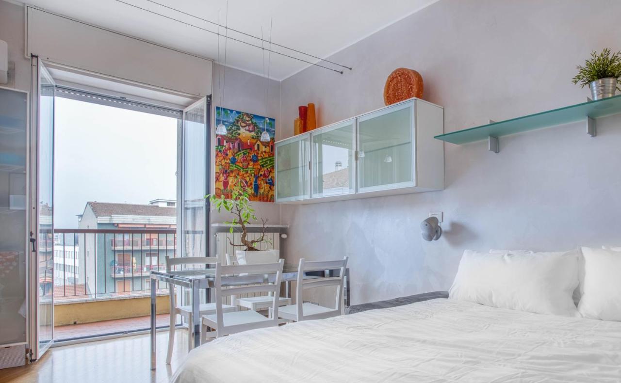 Apartment Joivy Vibrant Flat With Balcony
