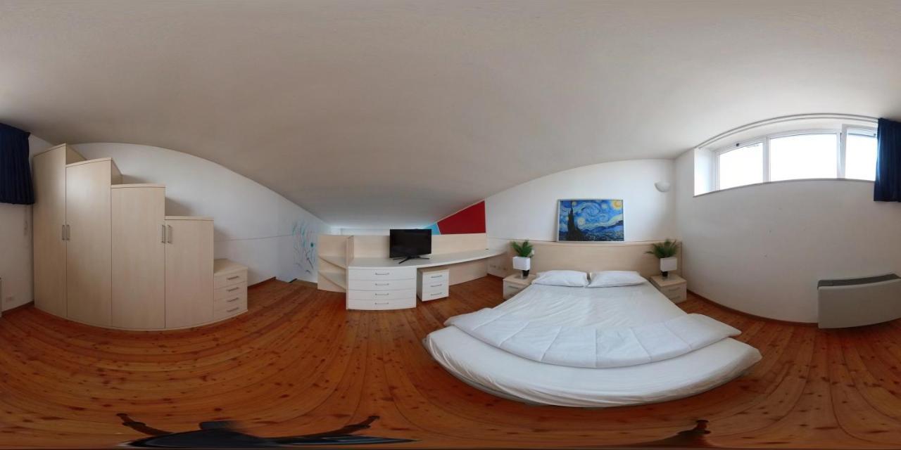 Urban Loft 25 Apartment