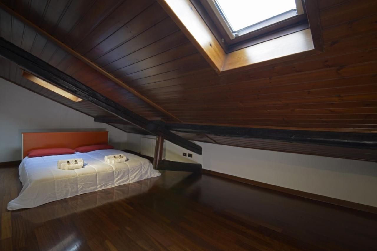 Appartamento Cenisio - Corso Sempione Accogliente Mansarda Di Design Milano