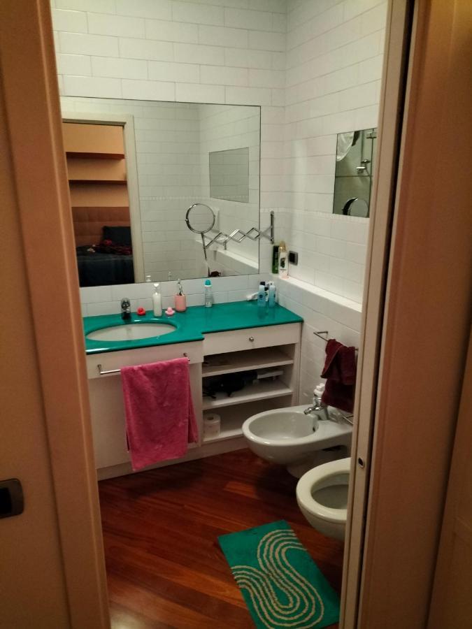 Stanza N. 3 In Incantevole Zona Solari Gjestgiverier Milano