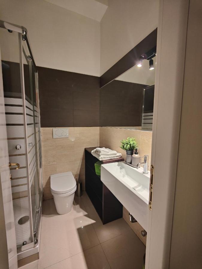 Lejlighed Designed Pop 2 Bedrooms, 2 Baths In Center - Wifi, Ac, Steps From Subway M1 And M2, Station And Airport Connected Milano