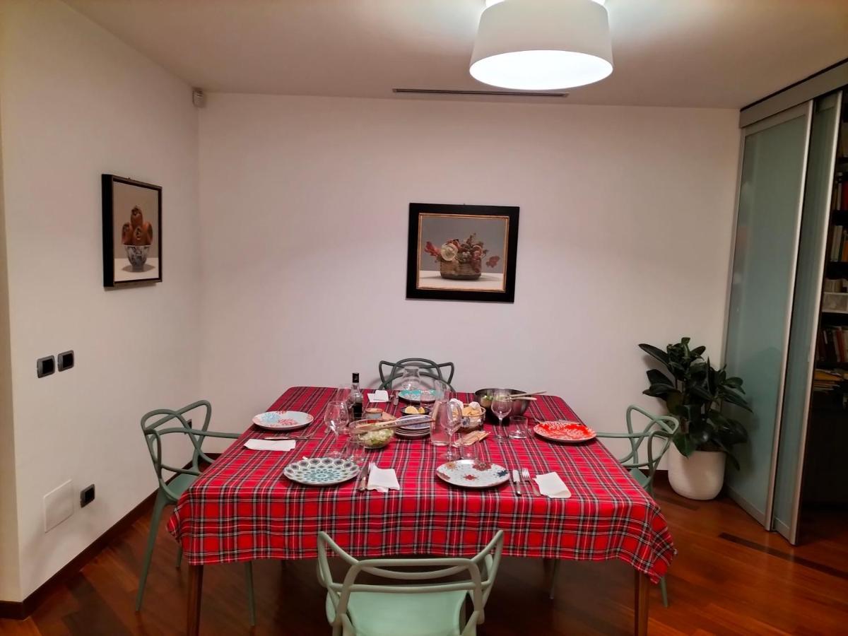 Stanza Nr 4 In Incantevole In Zona Solari Guest house Milan