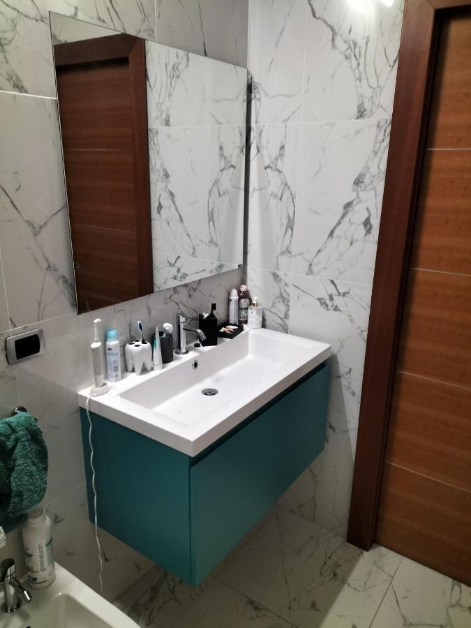 Stanza Nr 4 In Incantevole In Zona Solari Milano