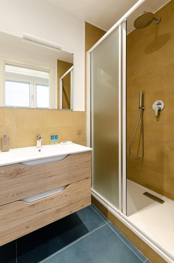 Velasquez - A - San Siro Appartement *