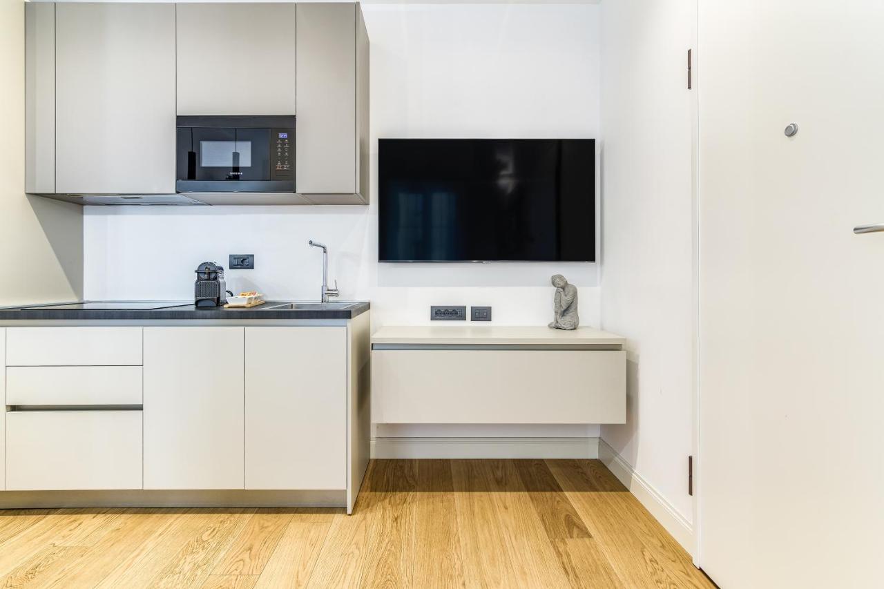 Appartement Beplace In San Babila Milaan