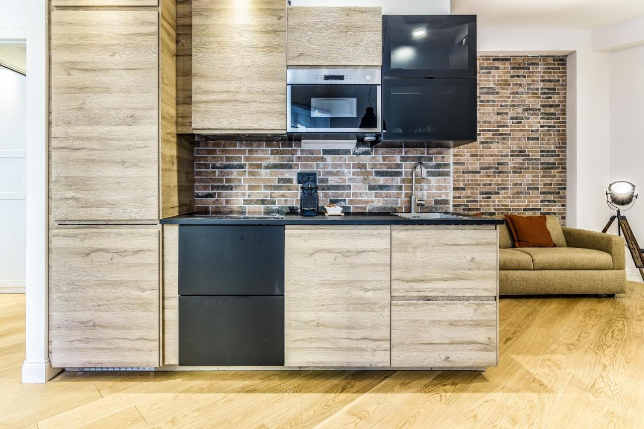 Beplace In San Babila Apartment