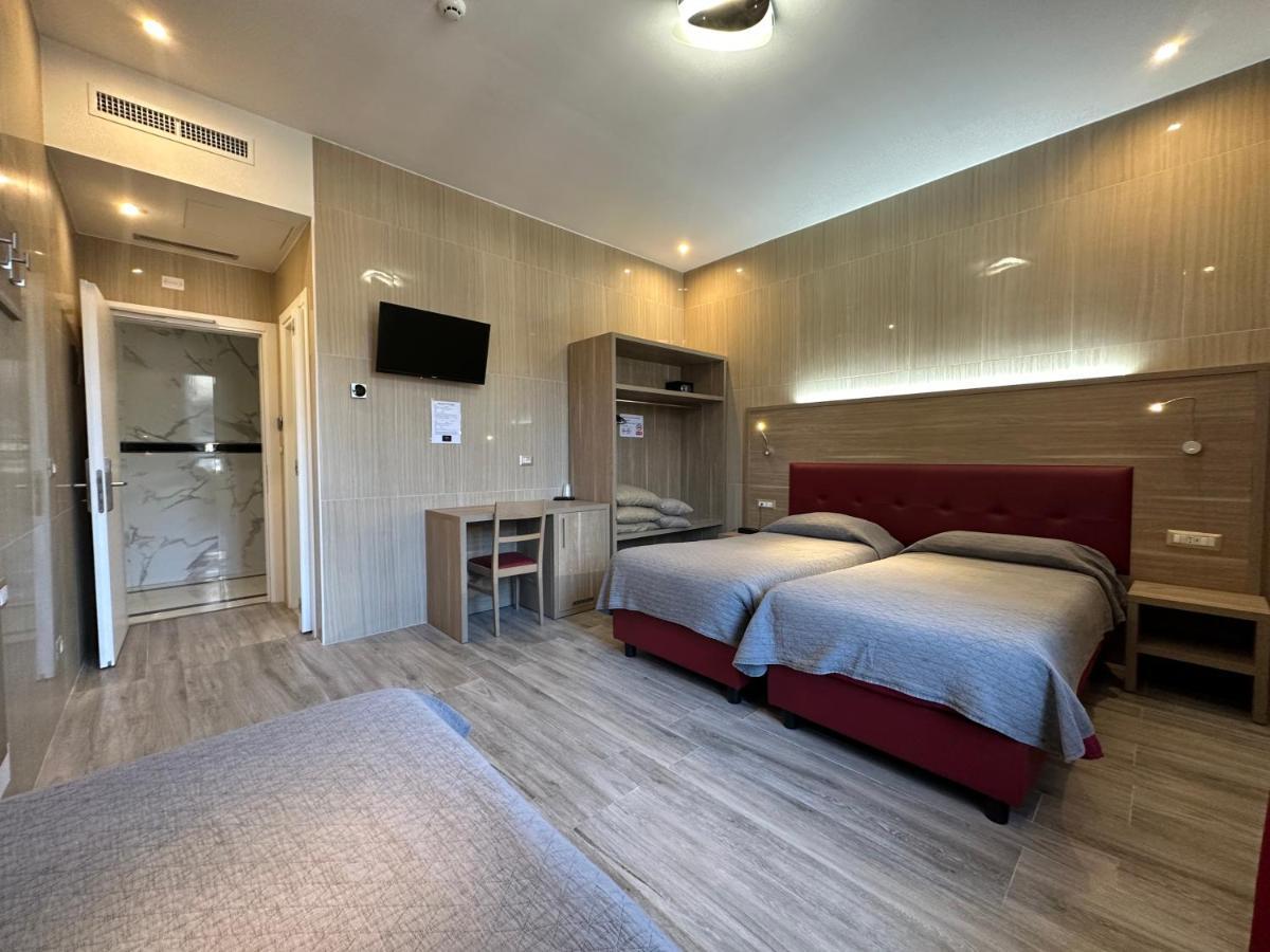 Midway Hotel 3*