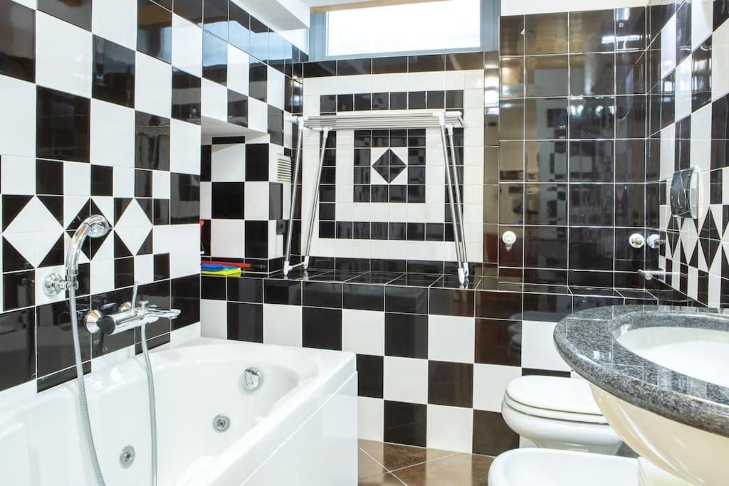 Comfortable Flat In Porta Romana Apartment