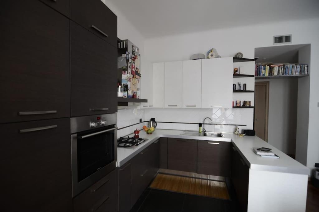 Quiet & Bright In A Sparkly District! Apartment Milan