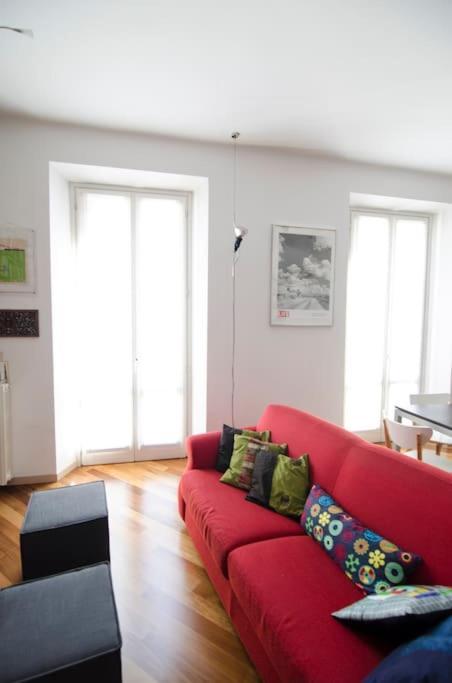 Quiet & Bright In A Sparkly District! Apartment