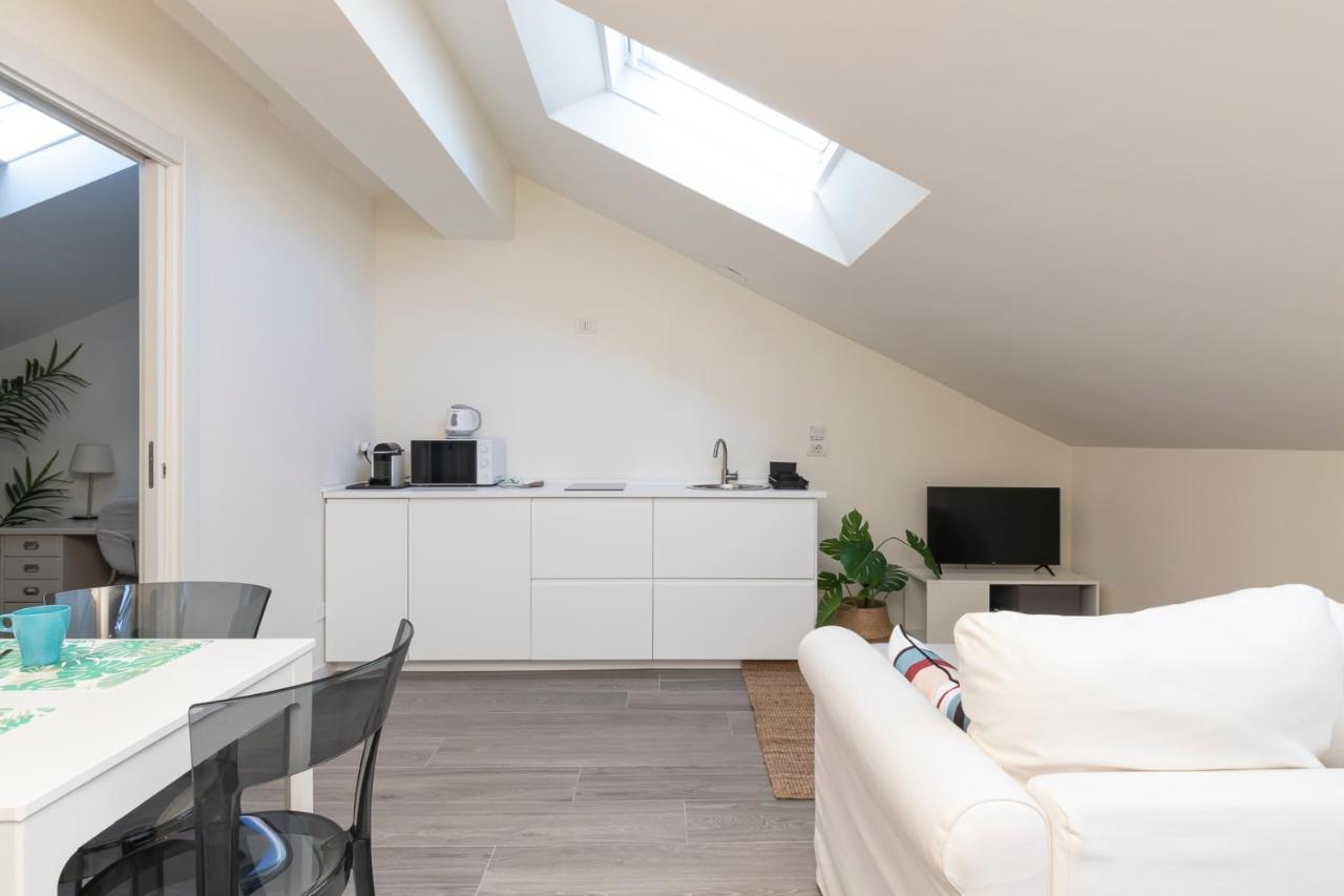 Splendida Mansarda A Pochi Passi Da M4 Argonne Appartement *