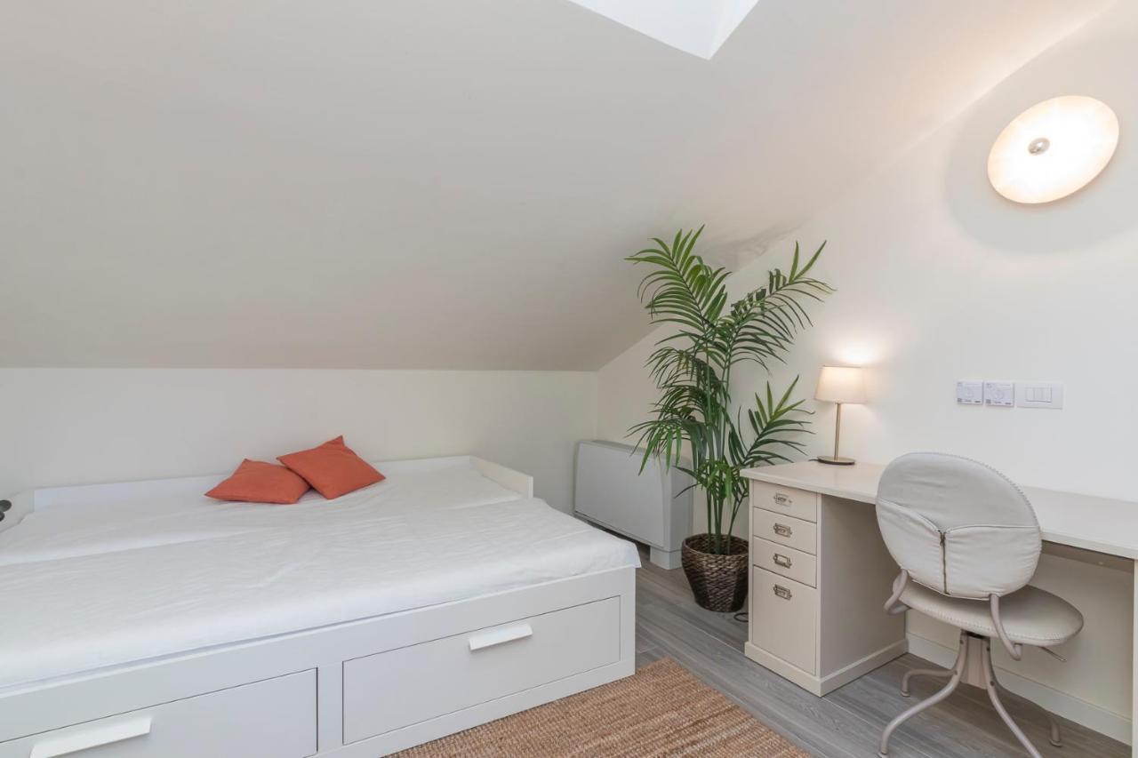 Splendida Mansarda A Pochi Passi Da M4 Argonne Appartement *