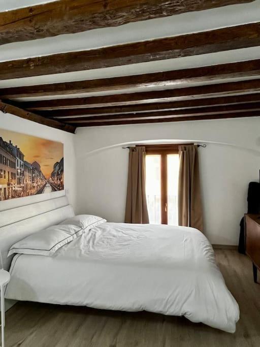 Naviglium Darsena Apartment