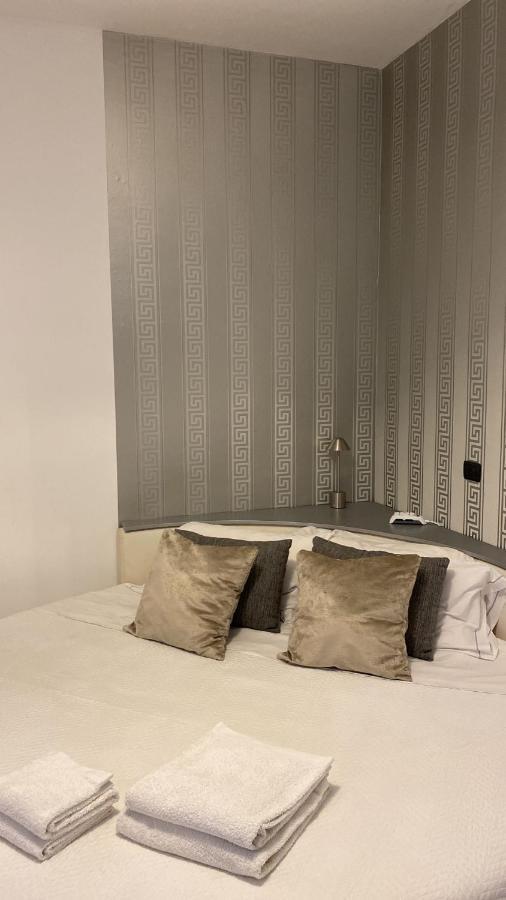Oasi House * Milano
