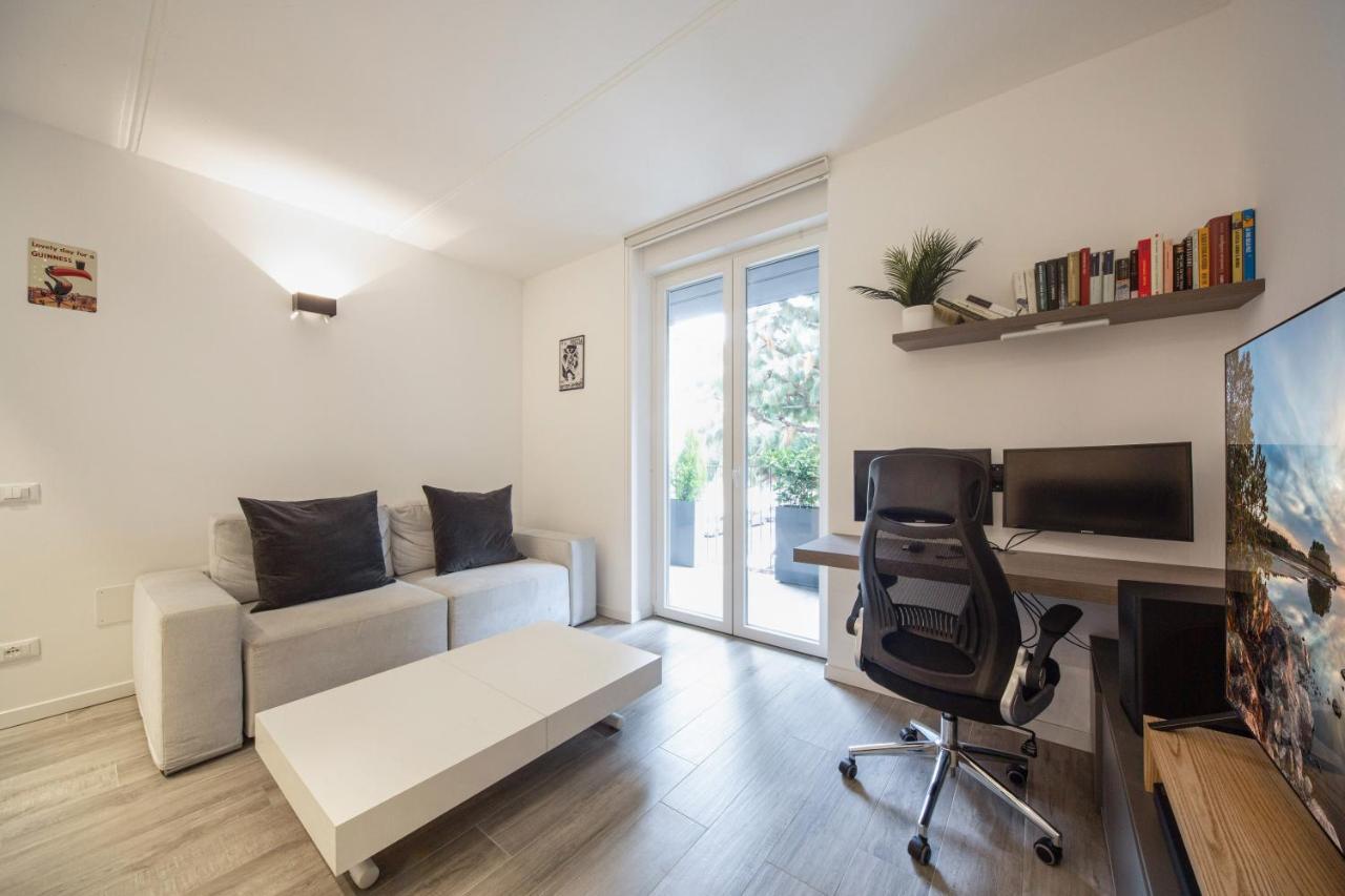 Comfy With Private Parking & Balcony Milano
