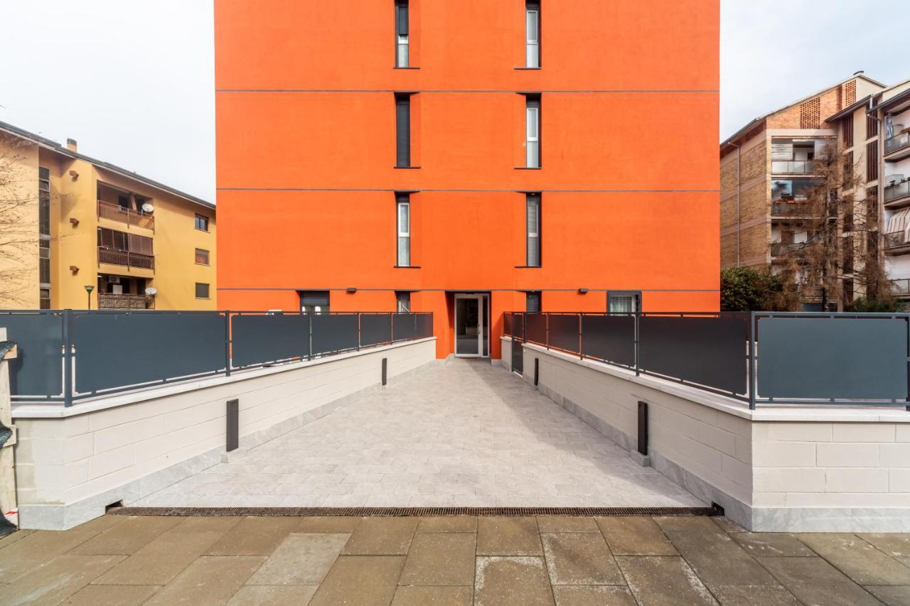 Comfy With Private Parking & Balcony Appartamento *