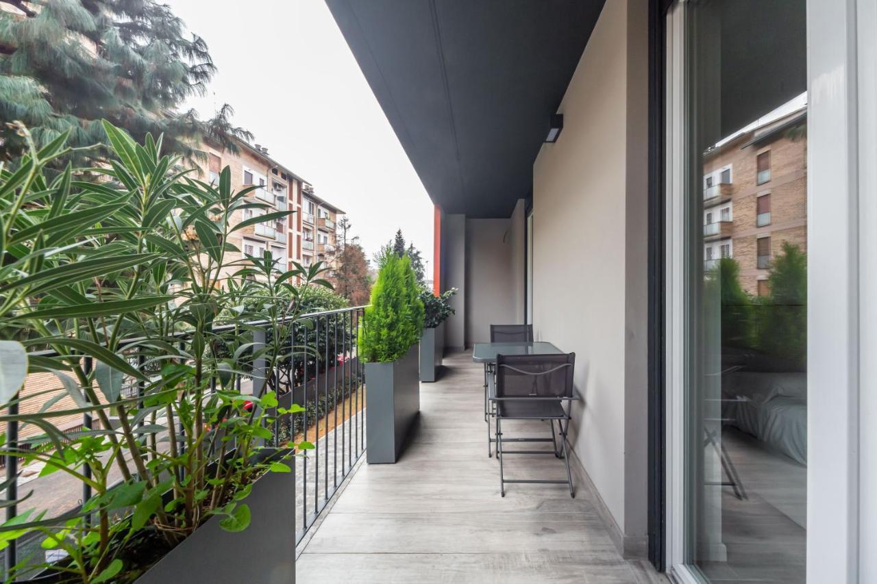 Comfy With Private Parking & Balcony Appartamento Milano