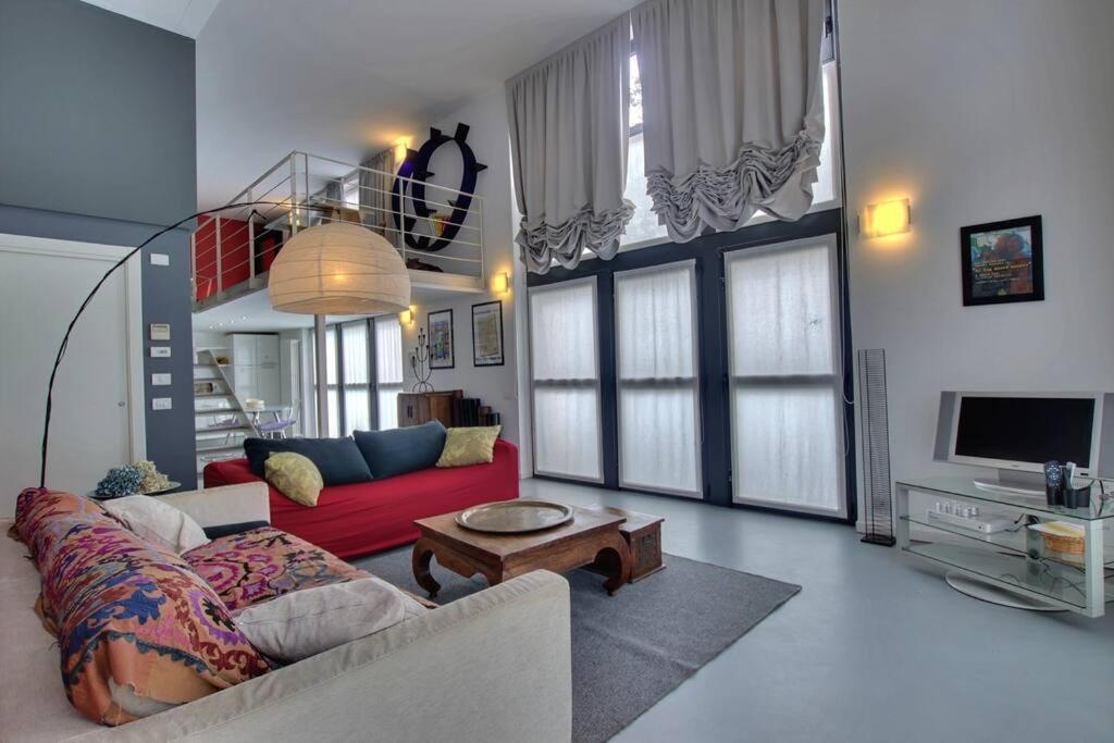 Design Loft - 5 Mins From Fondazione Prada Appartamento *