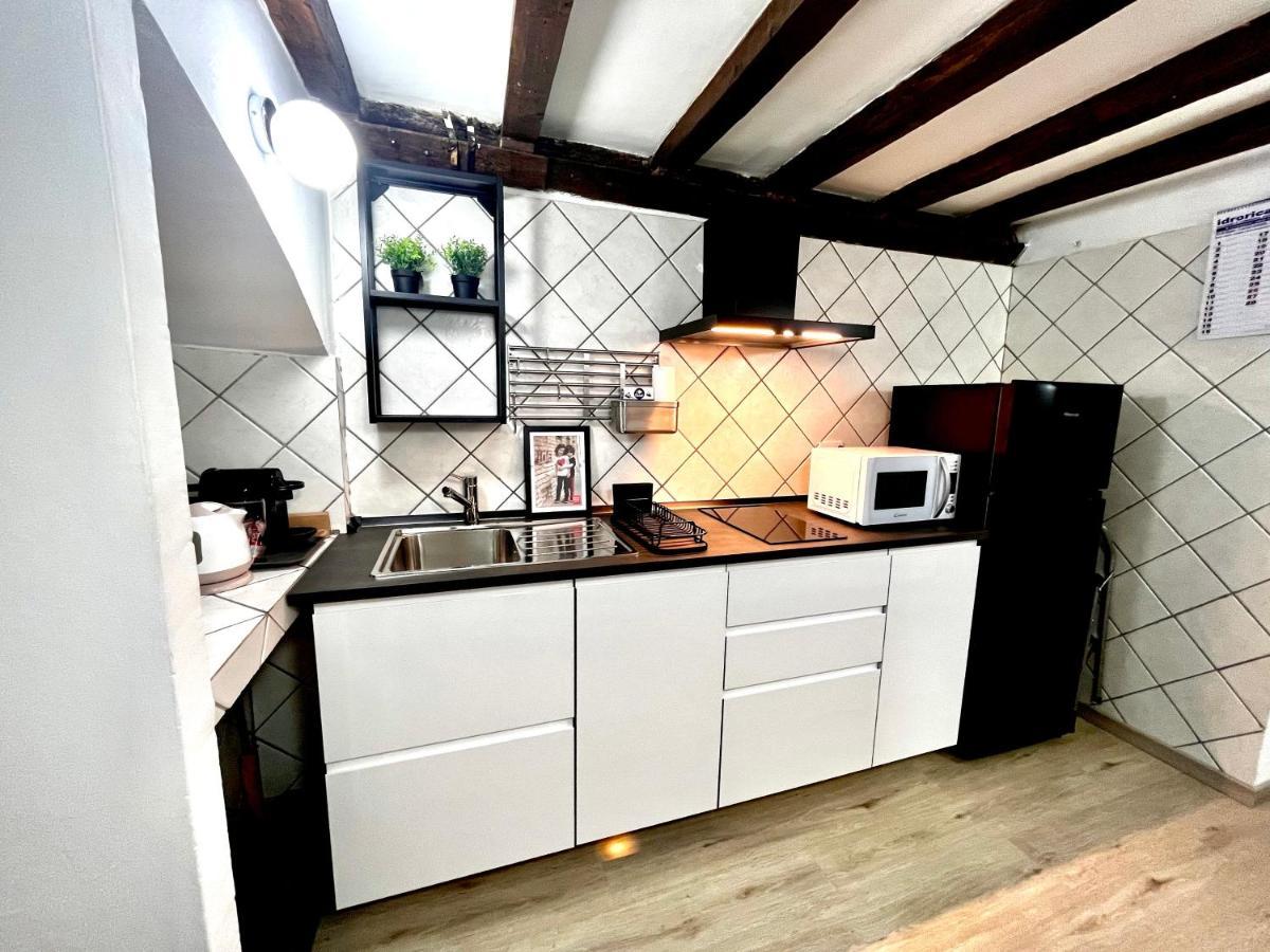 Naviglium Darsena Apartment