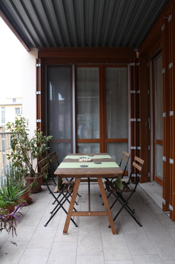 Terrace Close To Metro Station Appartamento *