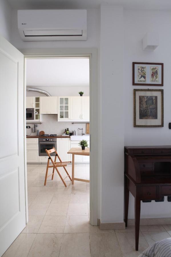Terrace Close To Metro Station Appartamento Milano