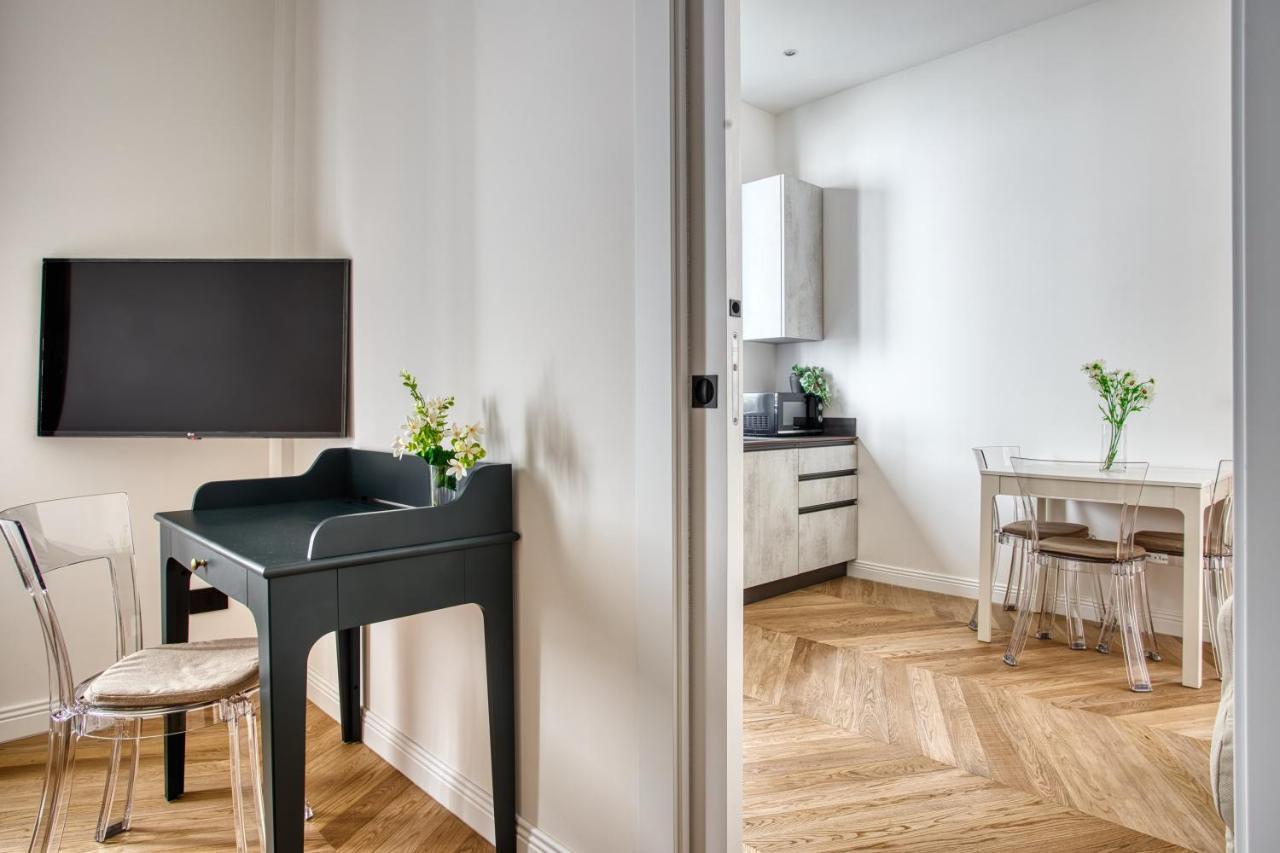 Apartment Joivy Stunning Flat With Balcony Mailand