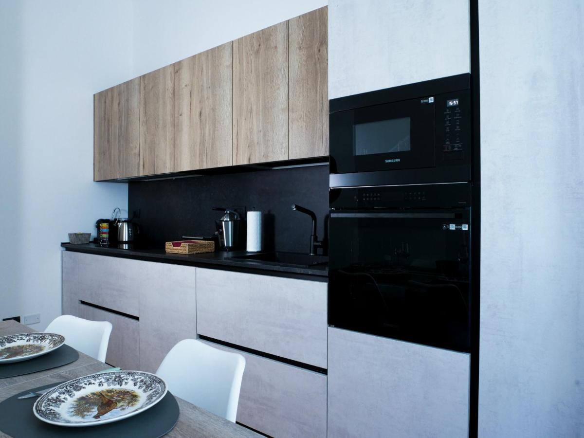 Wonderful Downtown Apartment-hd Netflix, King-size Bed, Two Minutes' Walk From Metro Appartement *