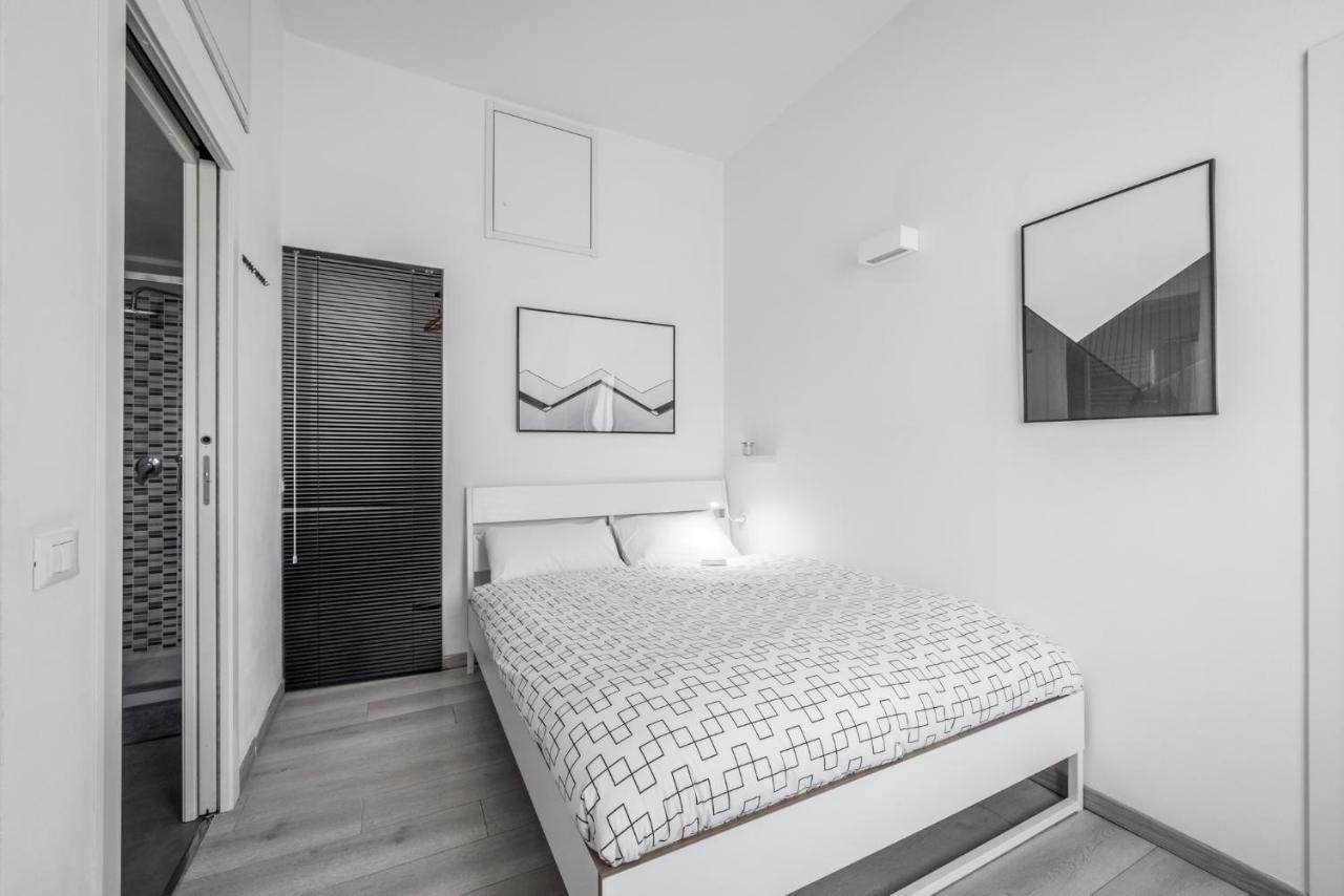 The Minimal Chic - Isola District *