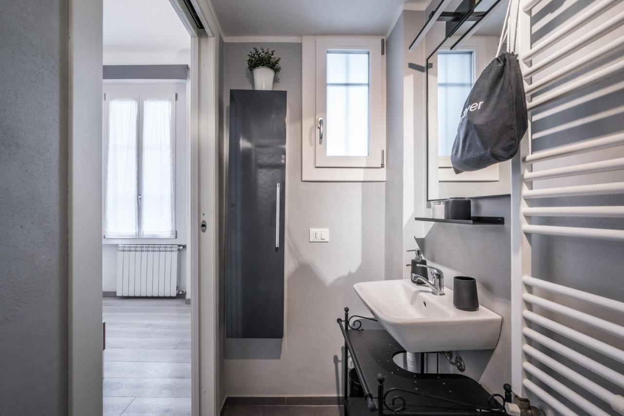 The Minimal Chic - Isola District Apartment
