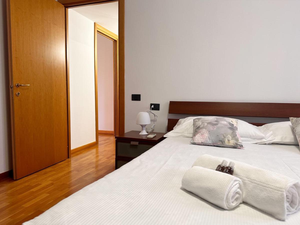 Bwr - Bilocale Con Terrazzo, Via Gonin * Milano
