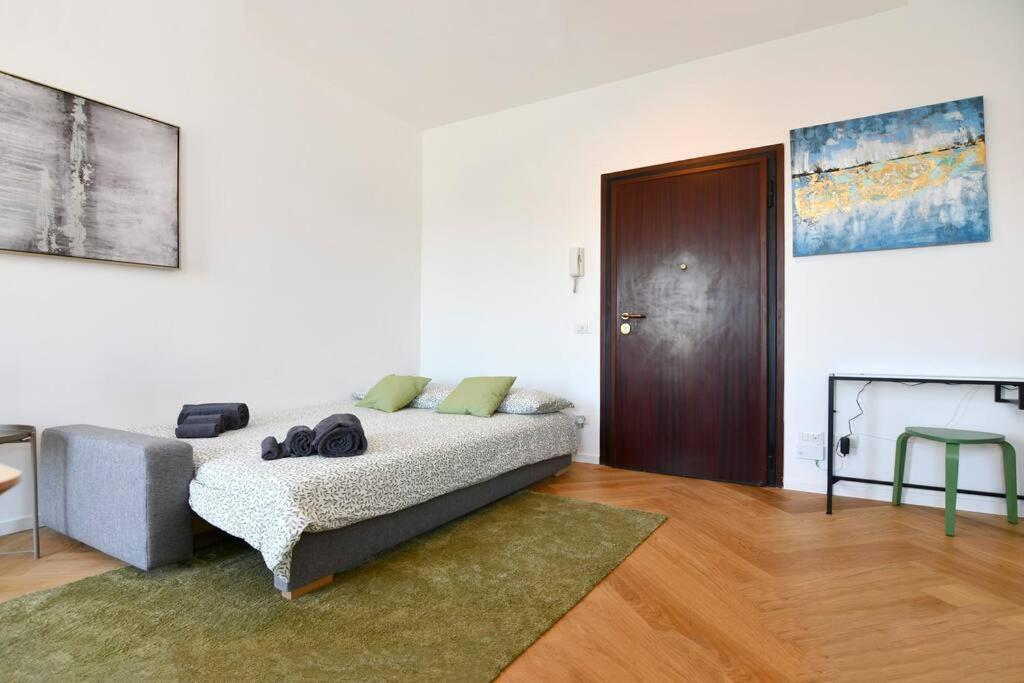 Appartement Luminoso Bilocale Con Terrazzino Milaan