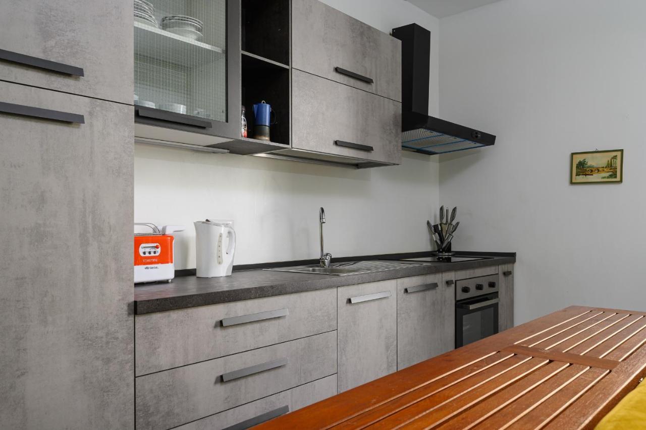 Farini Charme Milan