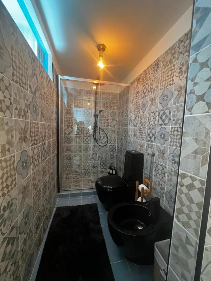 Regina Ai Navigli - Sky Tv, Wifi And Breakfast Box Appartement