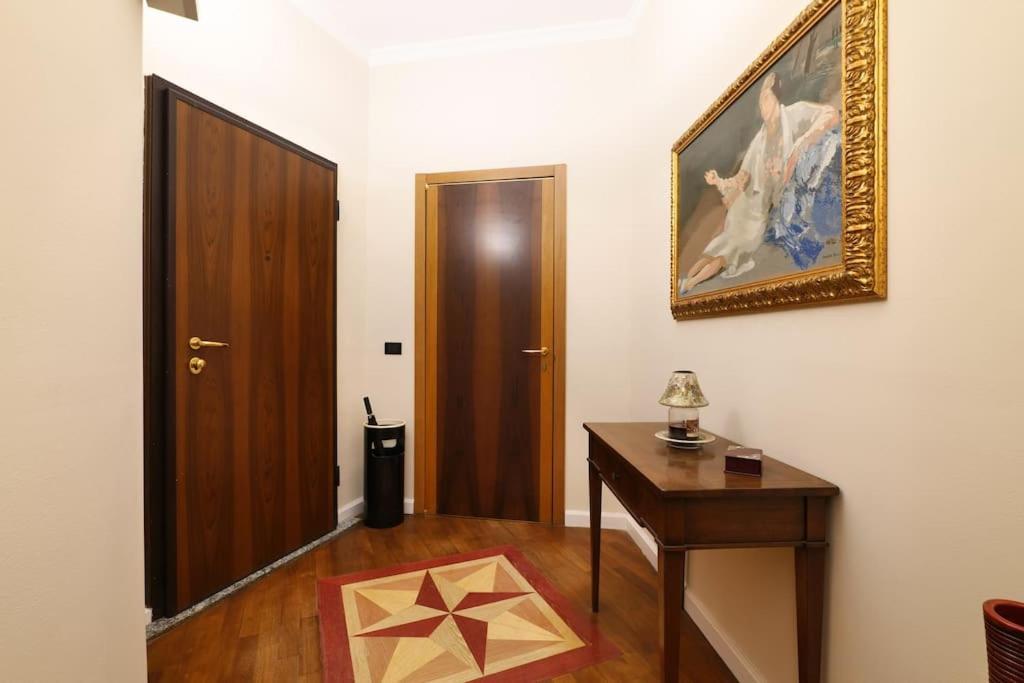 Large And Elegant In Missori Duomo Leilighet *
