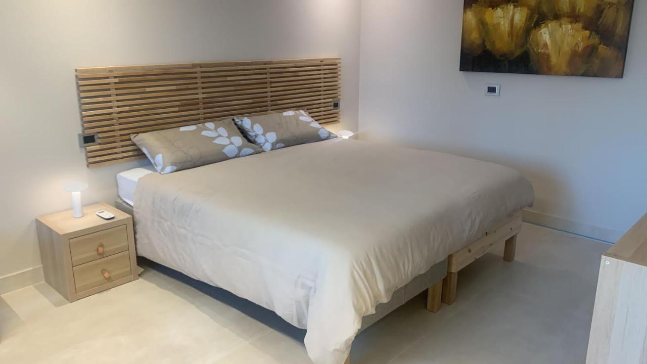 Apartment R39 Attic With Terrace And Private Parking Mailand