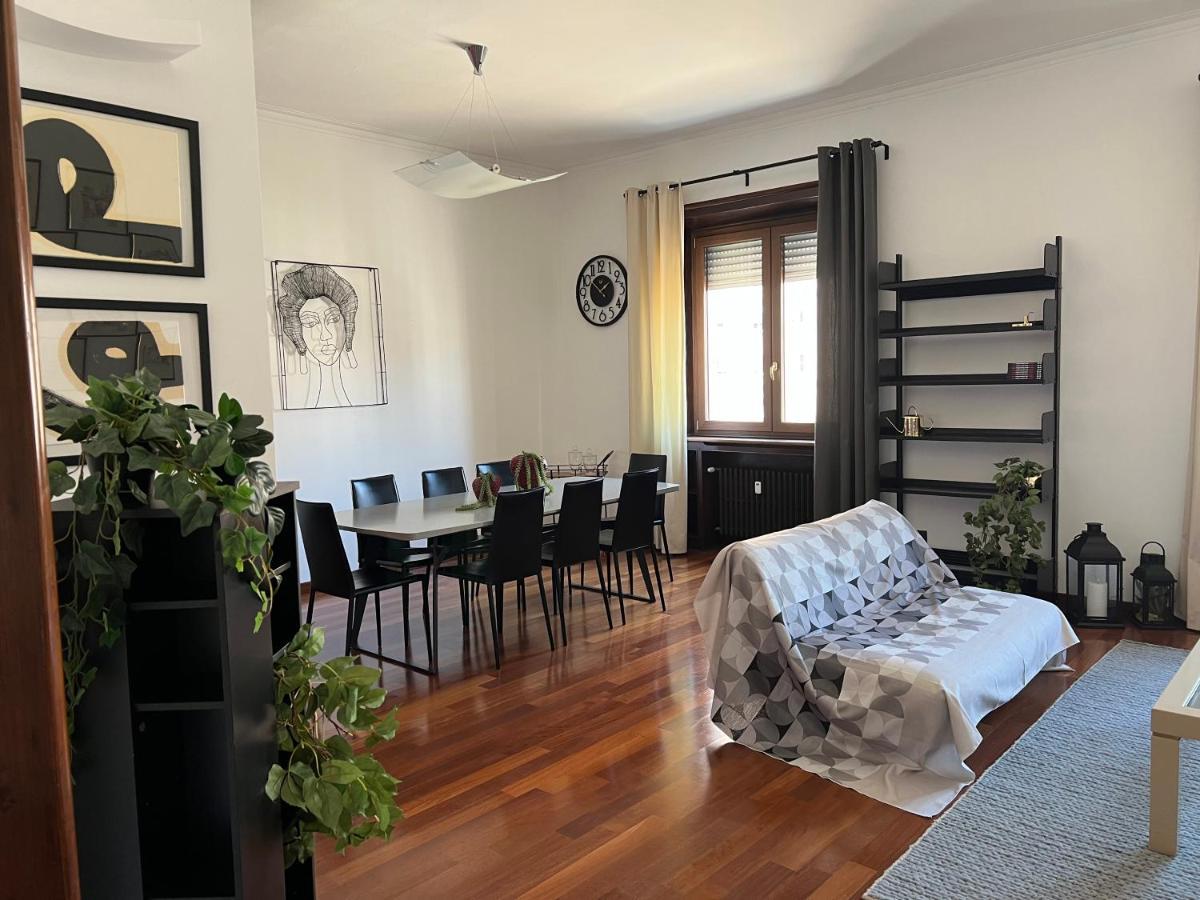 Rebecca's Collection: Repubblica Apartment Mailand