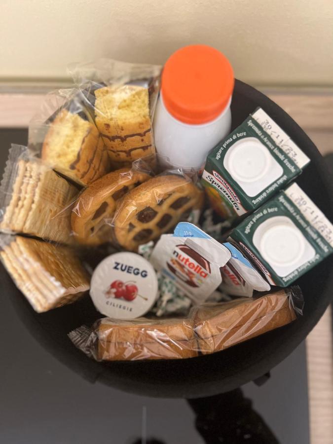 Regina Ai Navigli - Sky Tv, Wifi And Breakfast Box Appartamento