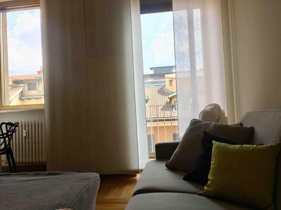 Elegant San Babila ,5 Minutes From Duomo Apartment Milan