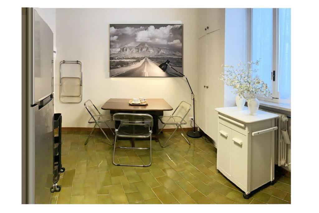 Elegant San Babila ,5 Minutes From Duomo Apartment Milan