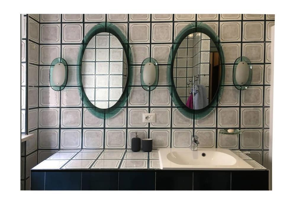 Elegant San Babila ,5 Minutes From Duomo Apartment Milan