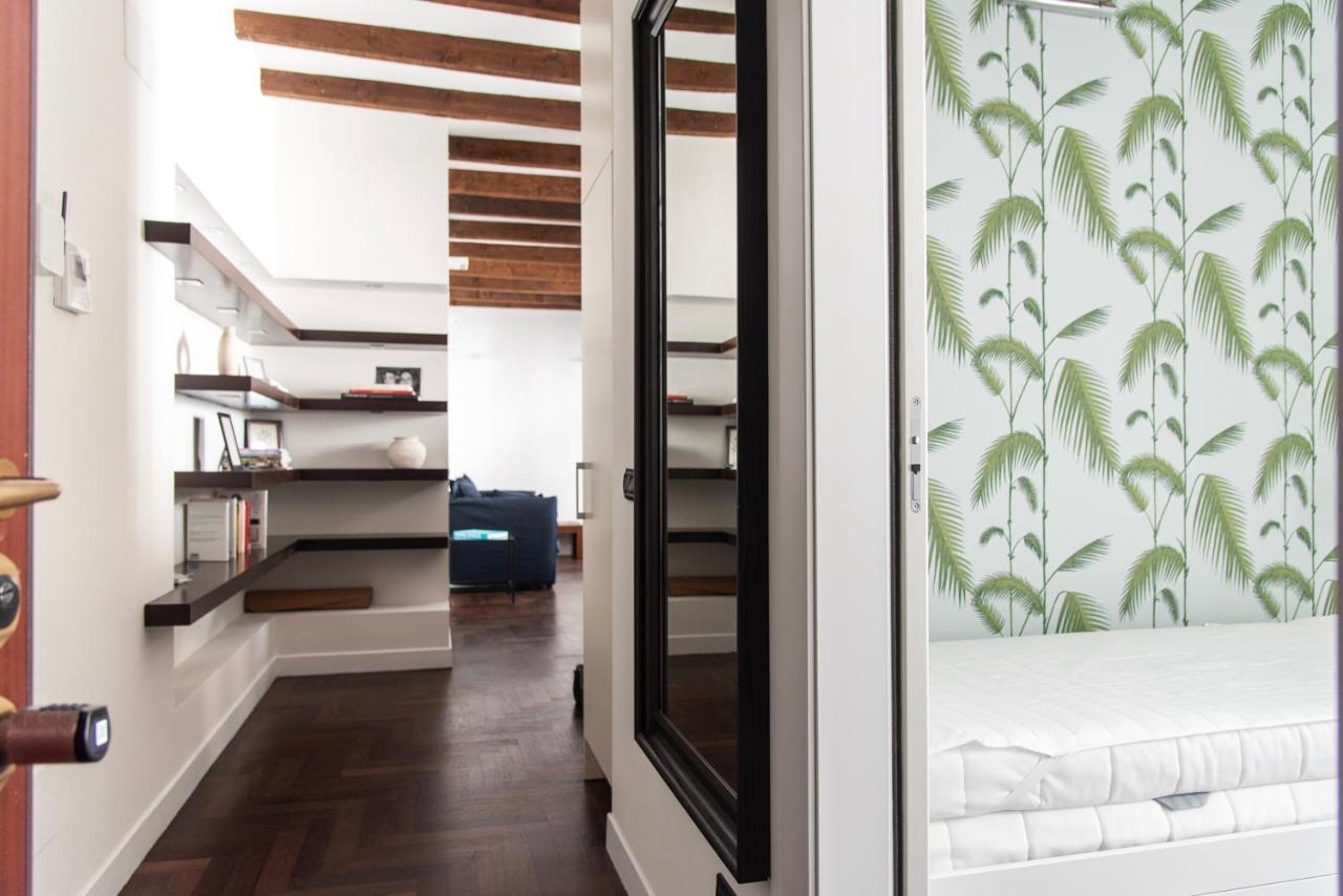 Youhosty - Charming 2-bed Flat With Terrace, Navigli & Duomo * Mailand