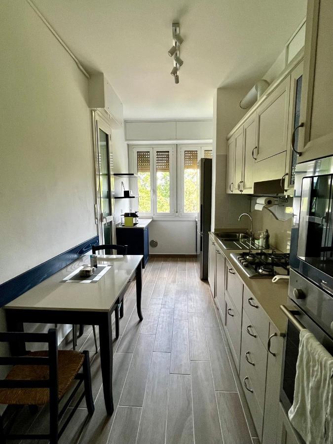 The Bright Place: Wide And Modern In Apartment Milan