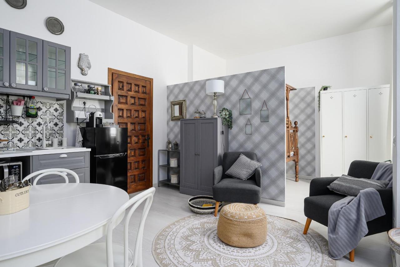 Dateo - Castel Morrone Charme Apartment *