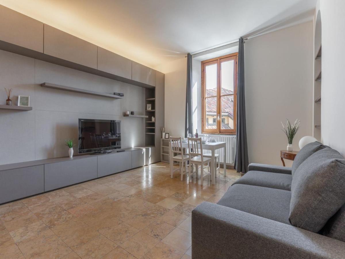 The Rent - Modern Two-bedroom Near Navigli * Milano