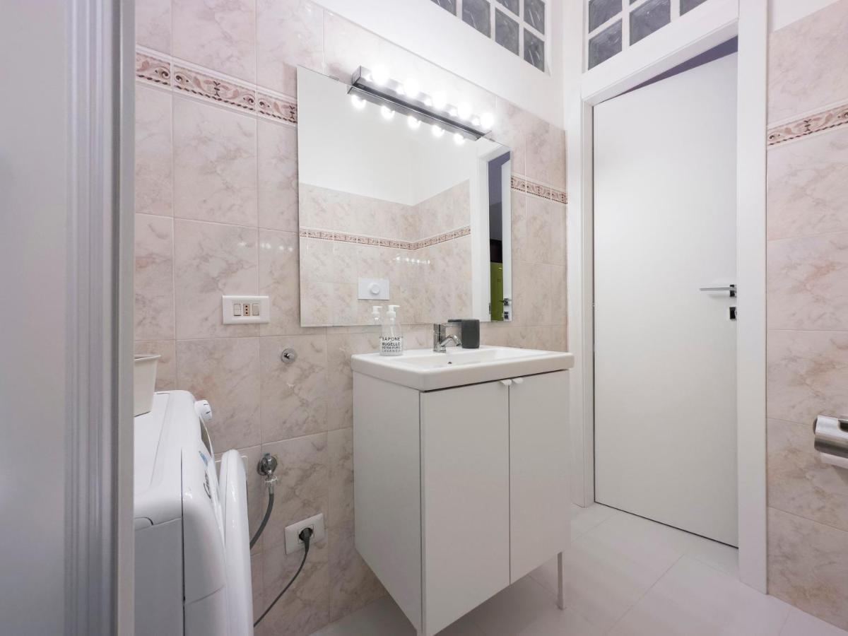 Xenia - Stylish Colorful Apt- Upbeat & Well-connected Area Milano