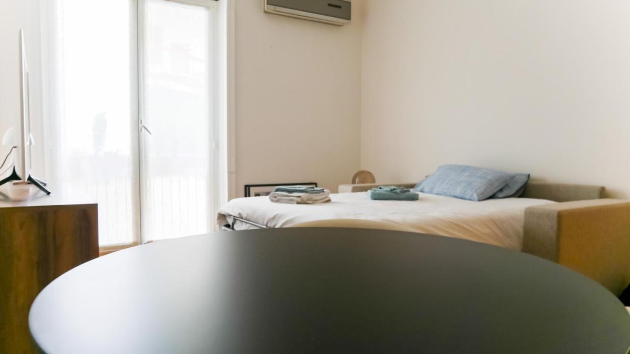 Domusmi Emanuele Filiberto-4 Apartment