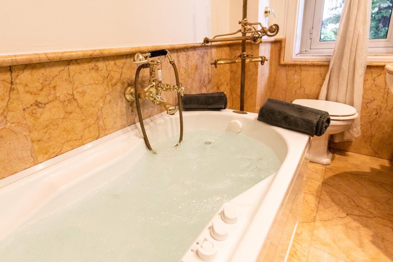 Klimt - Jacuzzi 5 Star - Luxury Design Apartment Milan