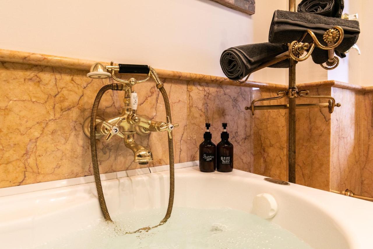 Klimt - Jacuzzi 5 Star - Luxury Design Apartment Milan